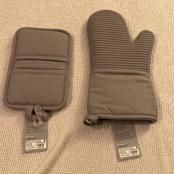 Target oven mitt and potholder nwt - Picture 2 of 3